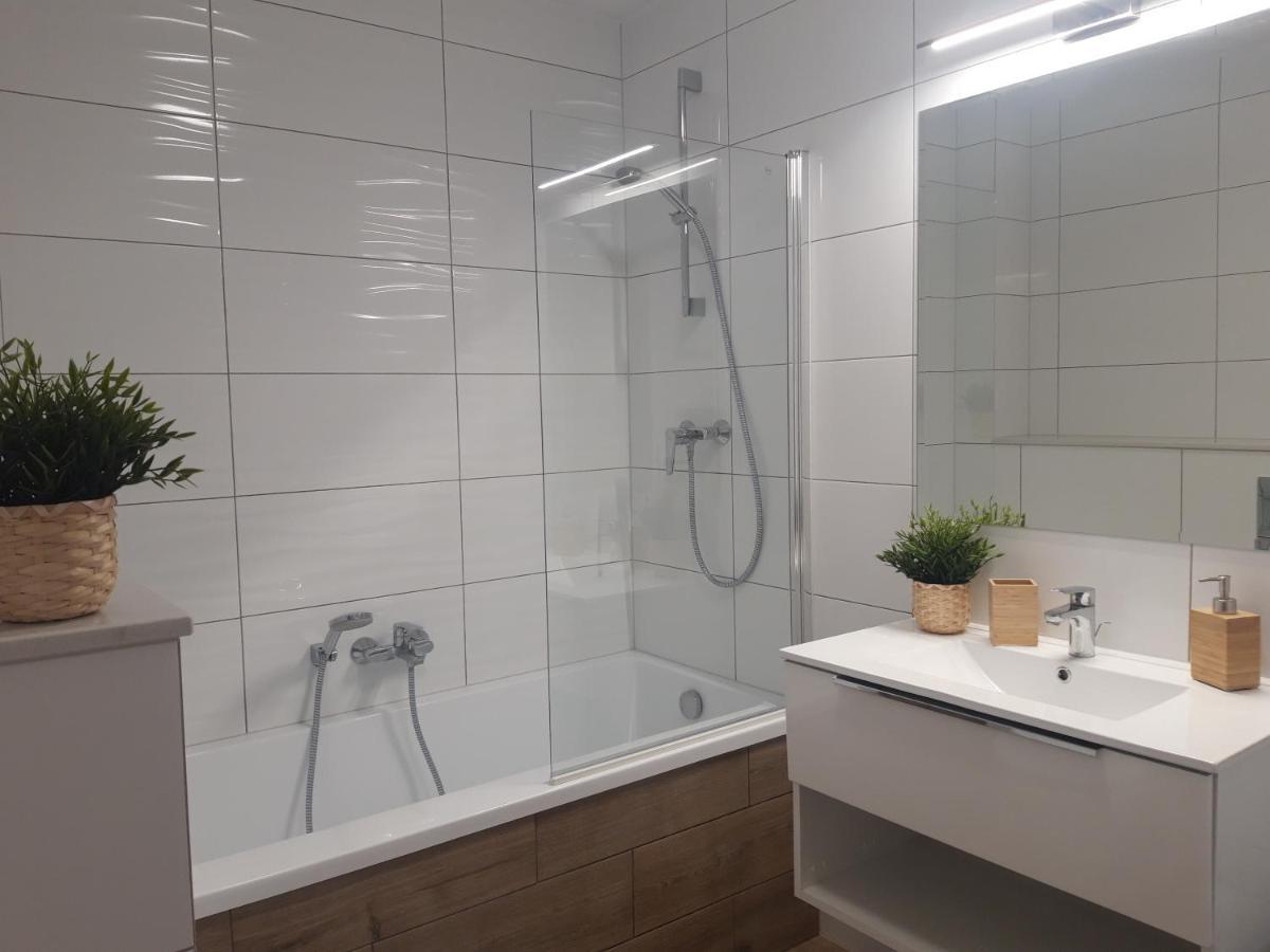 Domek W Parku Lägenhet Hel Exteriör bild